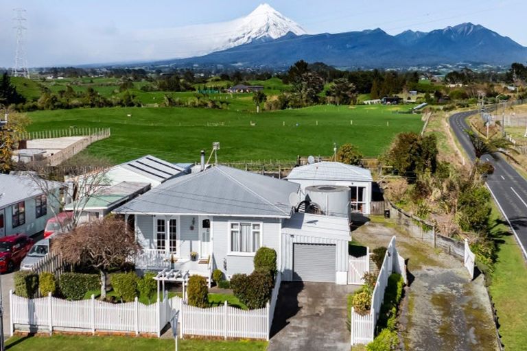 Photo of property in 2 Hurworth Road, Hurworth, New Plymouth, 4371