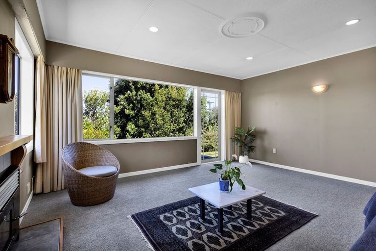 Photo of property in 10 York Crescent, Westown, New Plymouth, 4310