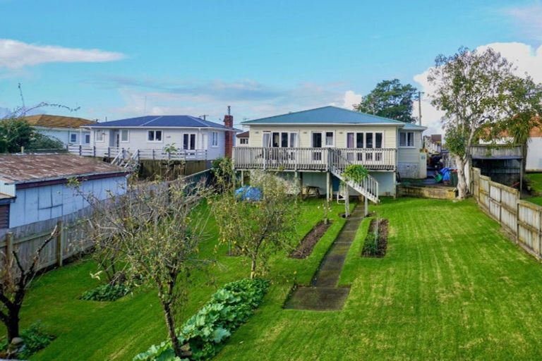 Photo of property in 12 Gilliam Street, New Lynn, Auckland, 0600