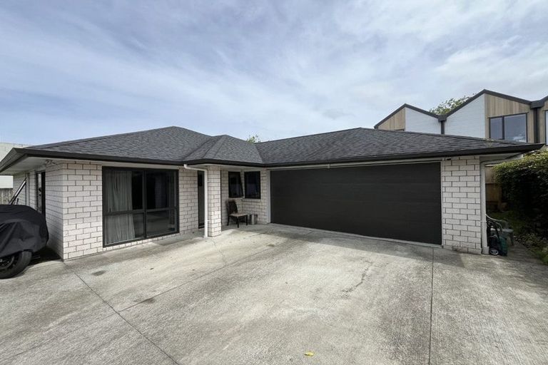 Photo of property in 18a Te Atatu Road, Te Atatu South, Auckland, 0610