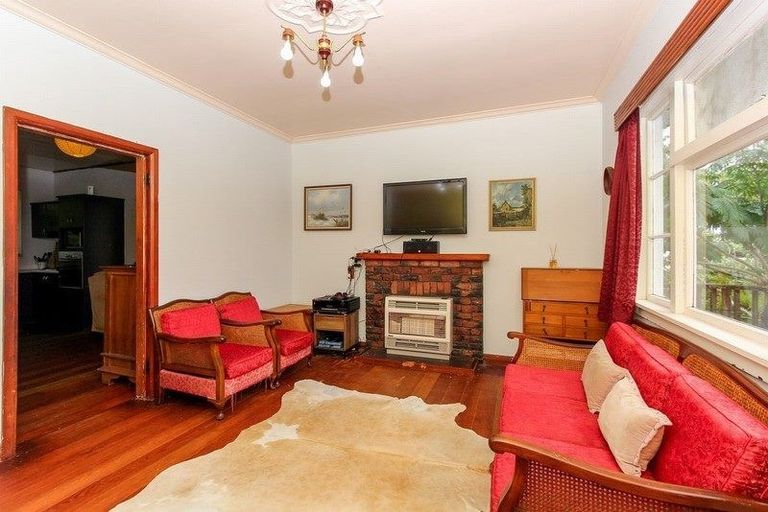 Photo of property in 166 Seaview Road, Westown, New Plymouth, 4310