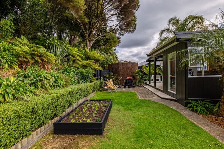 Photo of property in 13 Long Beach Road, Russell, 0202