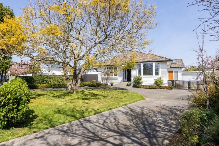 Photo of property in 28 Tauroa Road, Havelock North, 4130
