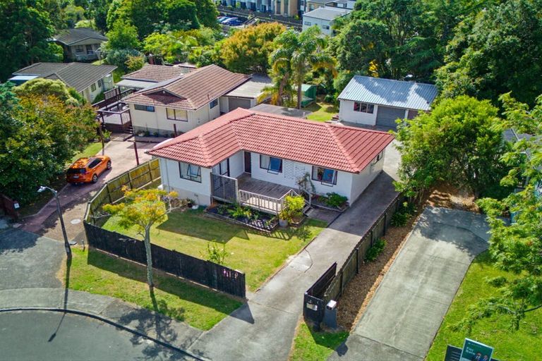 Photo of property in 9 Panzic Place, Glen Eden, Auckland, 0602