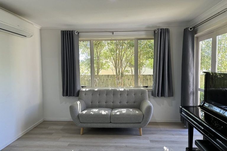 Photo of property in 38 Matija Place, Red Beach, 0932