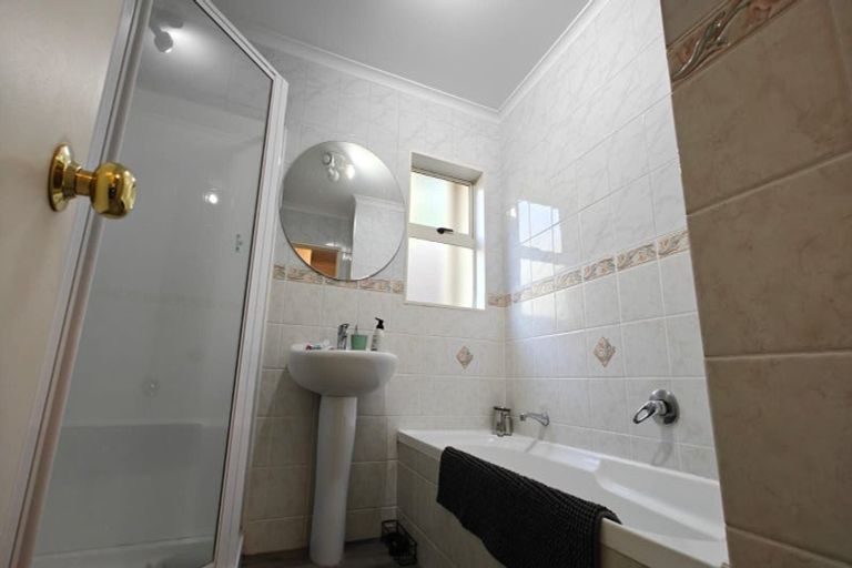 Photo of property in 9 Ryehill Close, New Lynn, Auckland, 0600