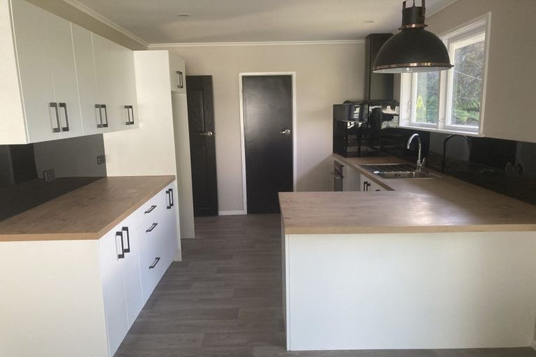 Photo of property in 38 August Street, Stokes Valley, Lower Hutt, 5019