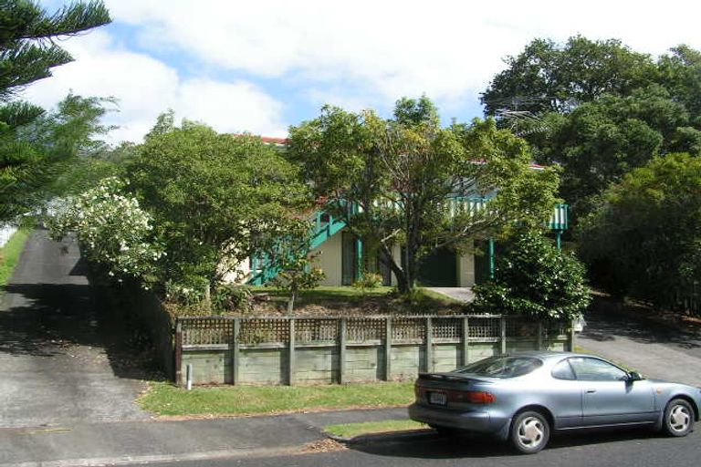 Photo of property in 8 Mahuta Grove, Northcote, Auckland, 0627