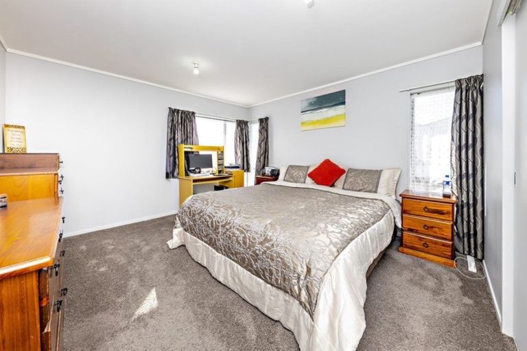 Photo of property in 2/22 Swaffield Road, Papatoetoe, Auckland, 2025