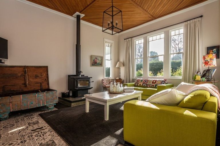 Photo of property in 1 Mary Street, Winton, 9720