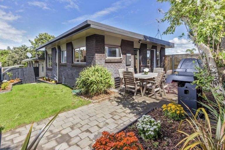 Photo of property in 1/18 Oliver Twist Avenue, Mellons Bay, Auckland, 2014