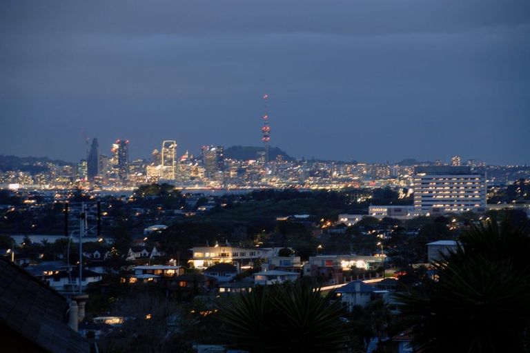 Photo of property in 2/13 Castor Bay Road, Castor Bay, Auckland, 0620