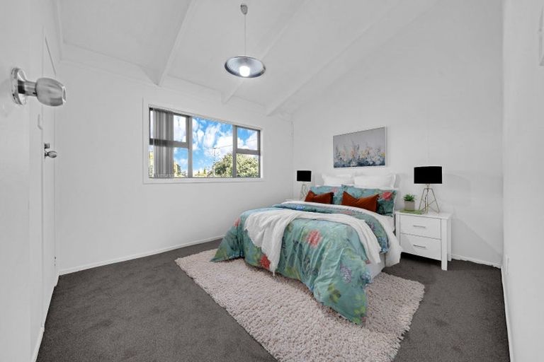 Photo of property in 296a Triangle Road, Massey, Auckland, 0614