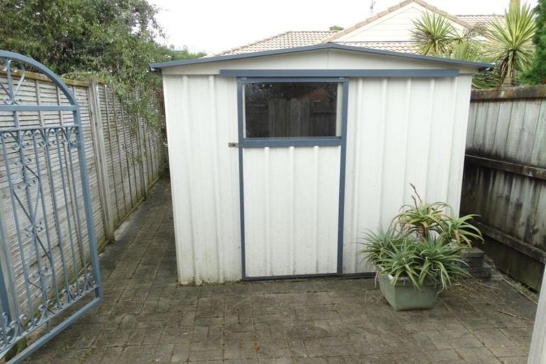 Photo of property in 92 Bob Charles Drive, Golflands, Auckland, 2013