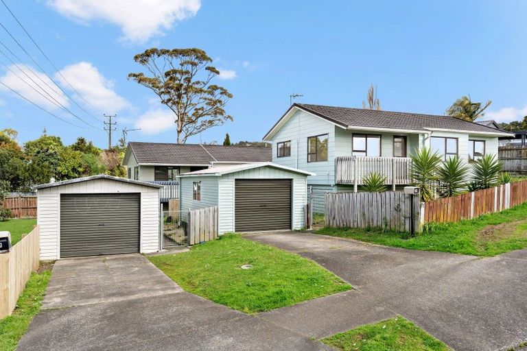 Photo of property in 49 Meadowvale Rise, Titirangi, Auckland, 0604