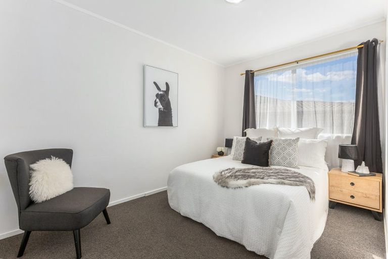 Photo of property in 2a Colchester Crescent, Newlands, Wellington, 6037