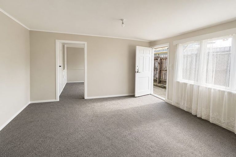 Photo of property in 26 Ray Small Drive, Papakura, 2110