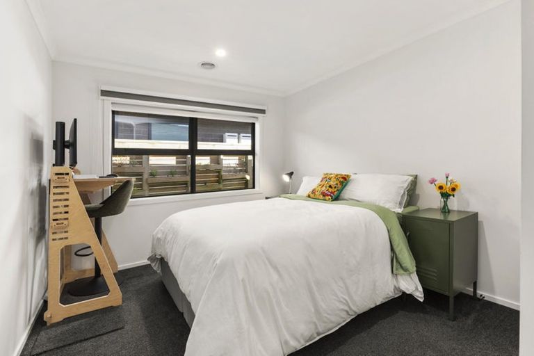 Photo of property in 5 Boeing Way, Newlands, Wellington, 6037