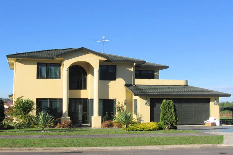 Photo of property in 14 Fairchild Avenue, Goodwood Heights, Auckland, 2105