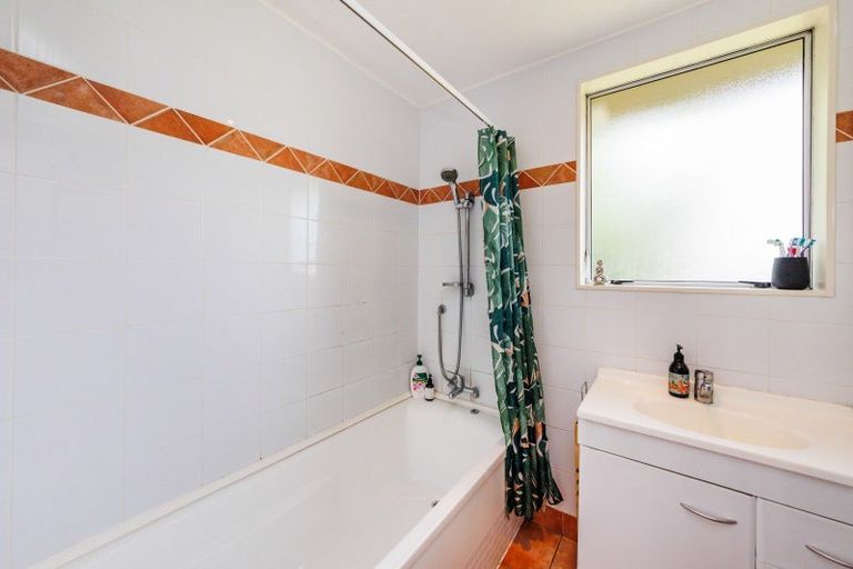 Photo of property in 24 Kowhai Street, Tokomaru, Palmerston North, 4474