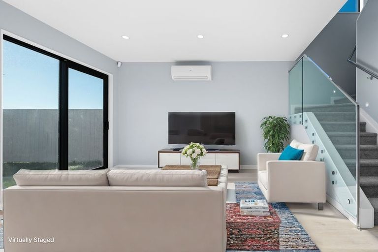 Photo of property in 8 Taipahitini Road, Rosehill, 2113