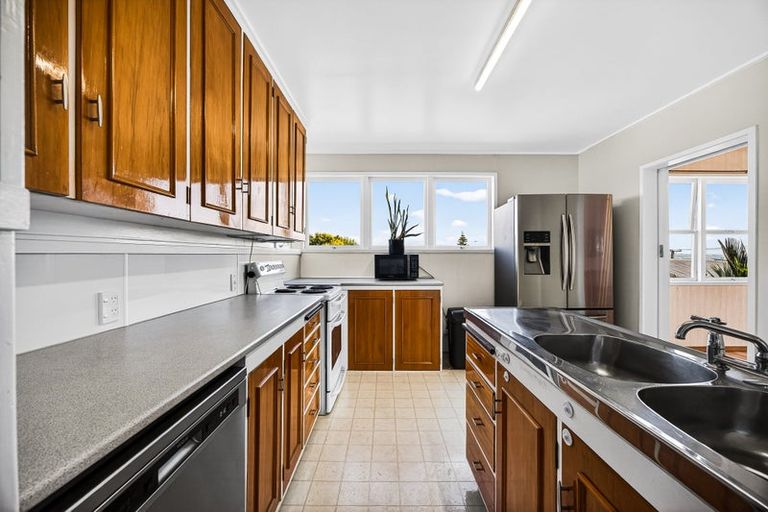 Photo of property in 99 Sunnyside Road, Sunnyvale, Auckland, 0612