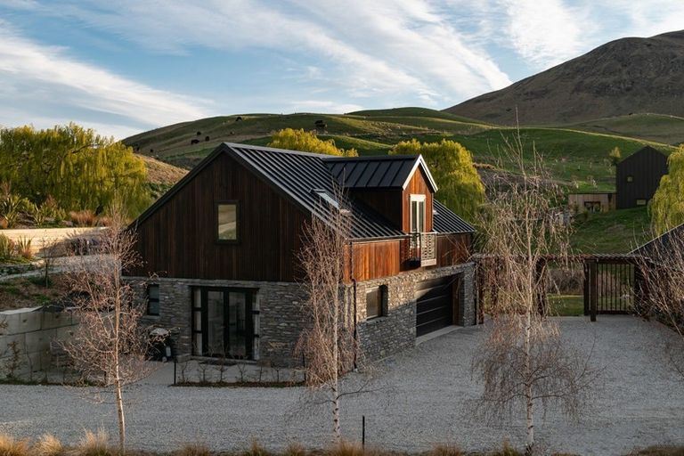 Photo of property in 82 Threepwood Road, Lake Hayes, Queenstown, 9371