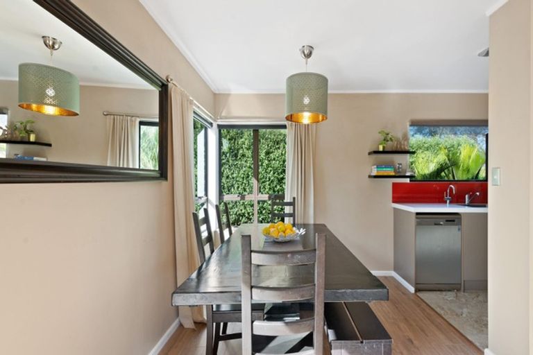 Photo of property in 16 Taihiki Road, Clarks Beach, 2122