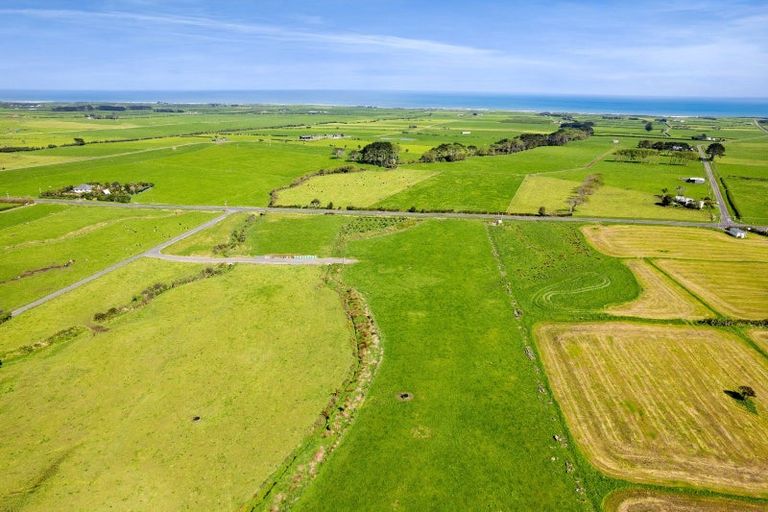 Photo of property in 7104 South Road, Warea, New Plymouth, 4381