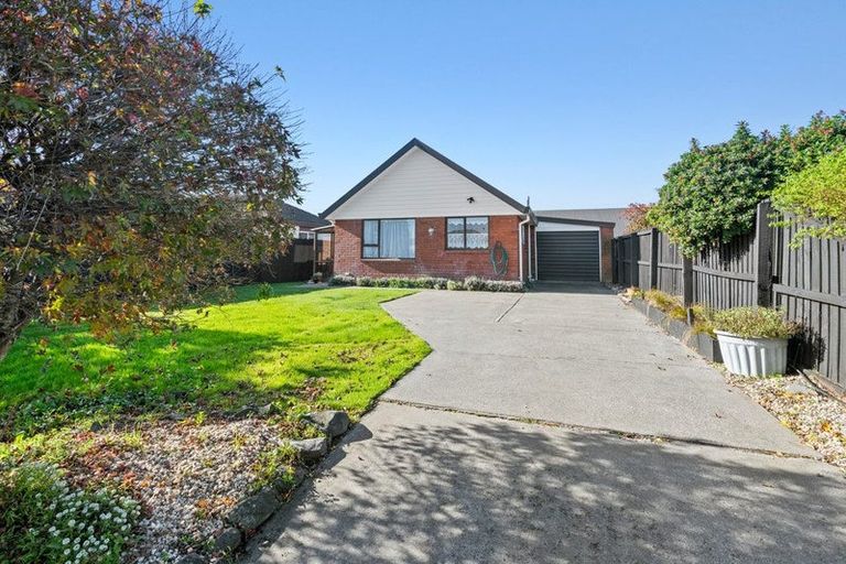 Photo of property in 2/20 Kirsten Place, Parklands, Christchurch, 8083