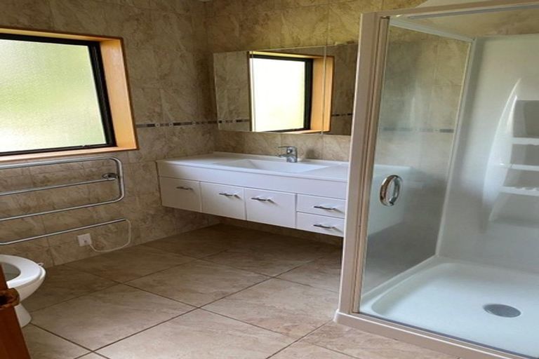 Photo of property in 43 Greenvalley Rise, Glenfield, Auckland, 0629