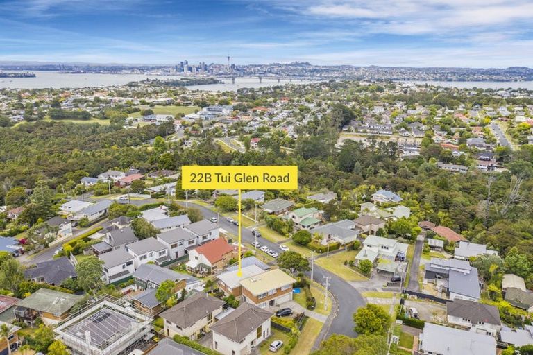 Photo of property in 2/22a Tui Glen Road, Birkenhead, Auckland, 0626