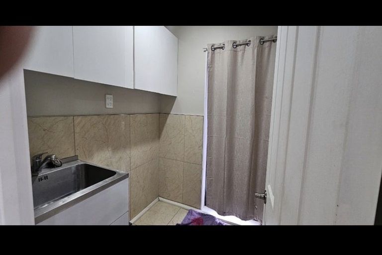 Photo of property in 8 Brook Haven Rise, Clendon Park, Auckland, 2103