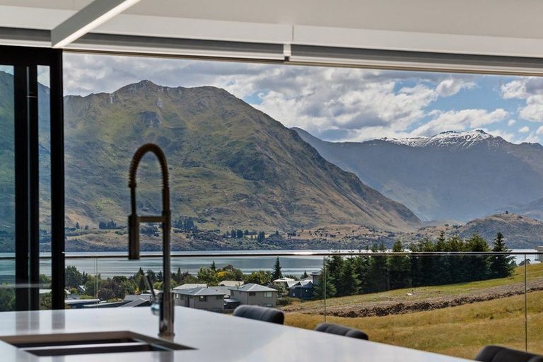 Photo of property in 13 Akitu Rise, Wanaka, 9305