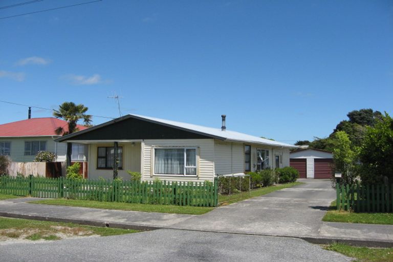 Photo of property in 20 Romilly Street, Westport, 7825