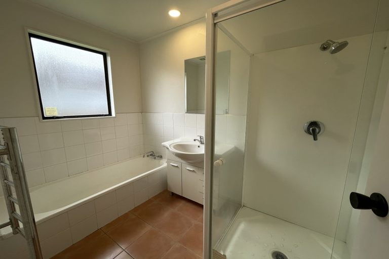 Photo of property in 6 Marco Place, Highland Park, Auckland, 2010