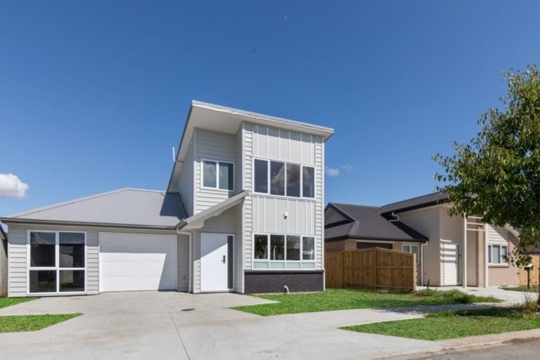 Photo of property in 16 Matata Drive, Takanini, 2112