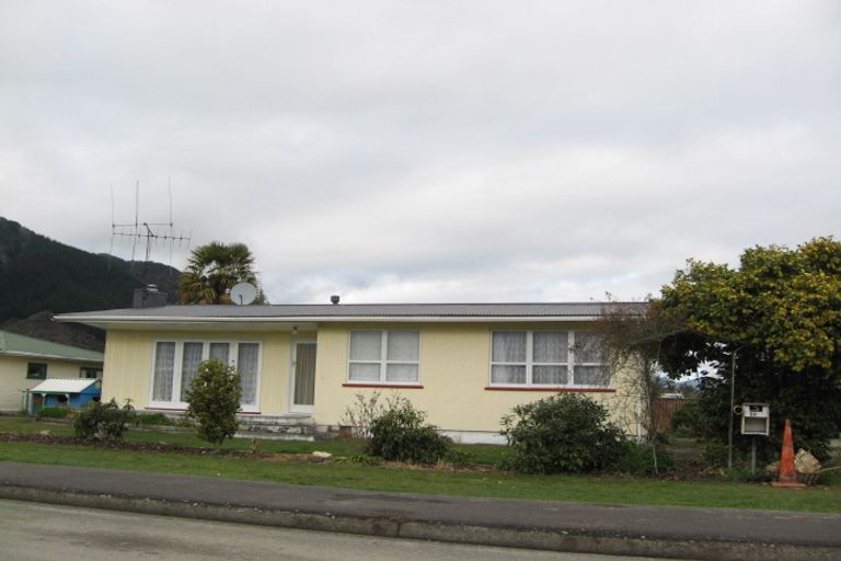 Photo of property in 20 Hampden Street, Murchison, 7007