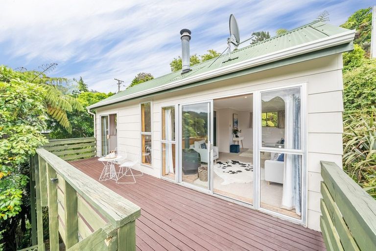 Photo of property in 55 Wyndham Road, Pinehaven, Upper Hutt, 5019