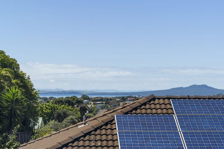 Photo of property in 74 Travis View Drive, Fairview Heights, Auckland, 0632