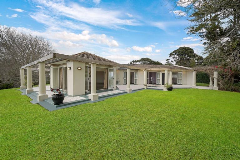 Photo of property in 9 Laingholm Drive, Laingholm, Auckland, 0604