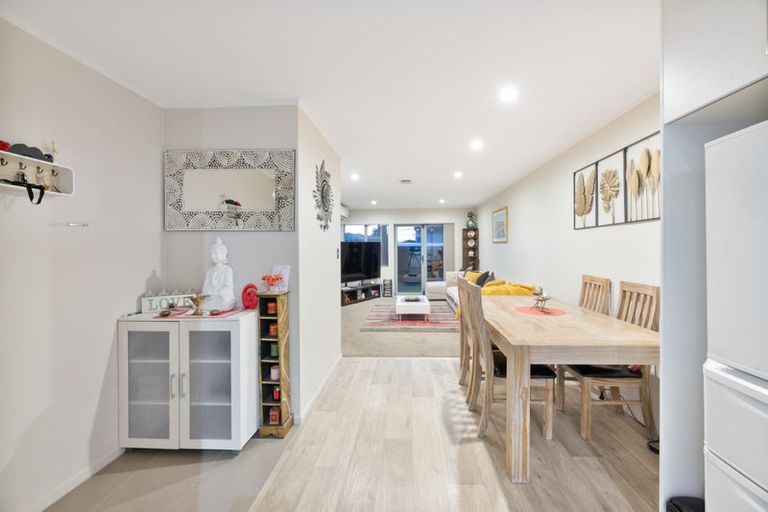 Photo of property in 21 Stephen Avenue, Henderson, Auckland, 0610