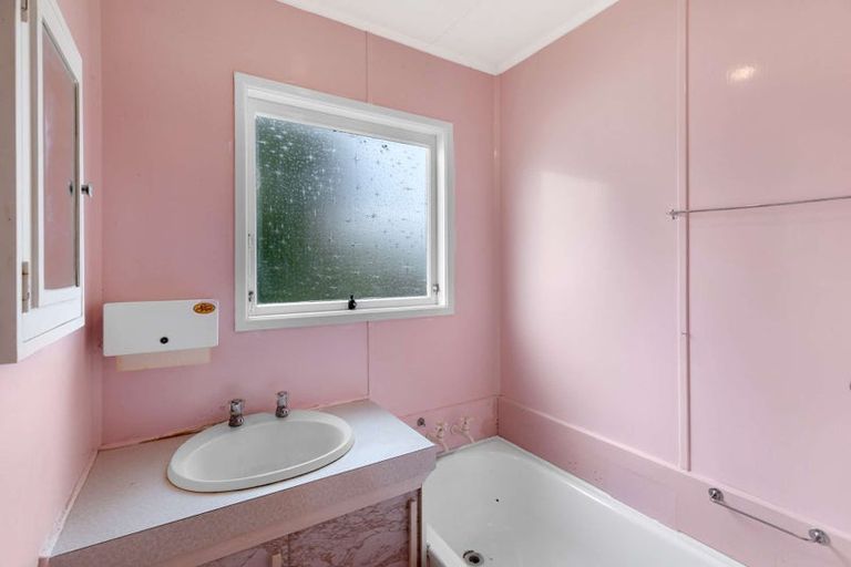 Photo of property in 23 Fernleigh Avenue, Waiuku, 2123