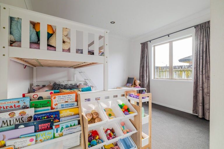 Photo of property in 19 Meridian Grove, Kelvin Grove, Palmerston North, 4414