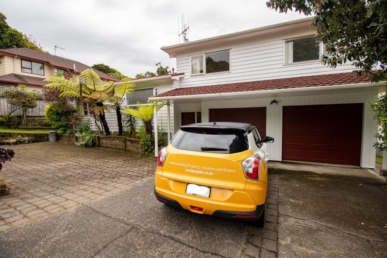 Photo of property in 17 Peterhouse Street, Tawa, Wellington, 5028