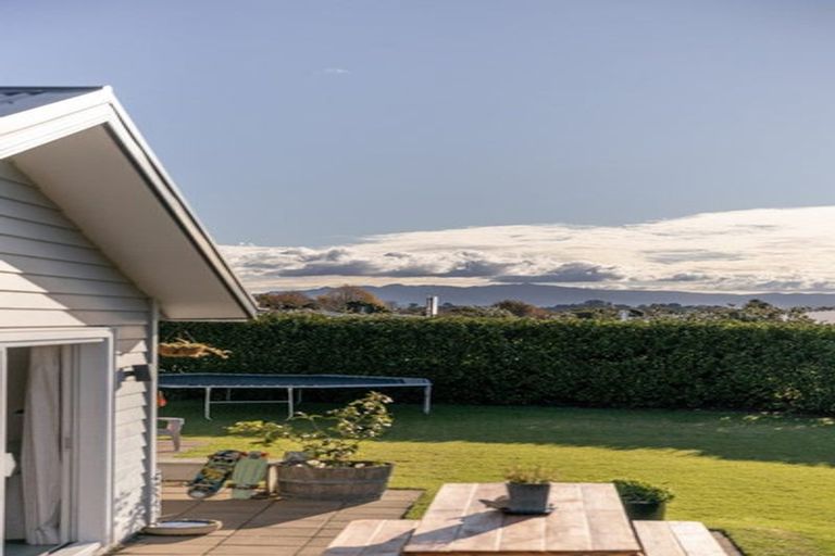 Photo of property in 2 Mckenna Lane, Omokoroa, 3114