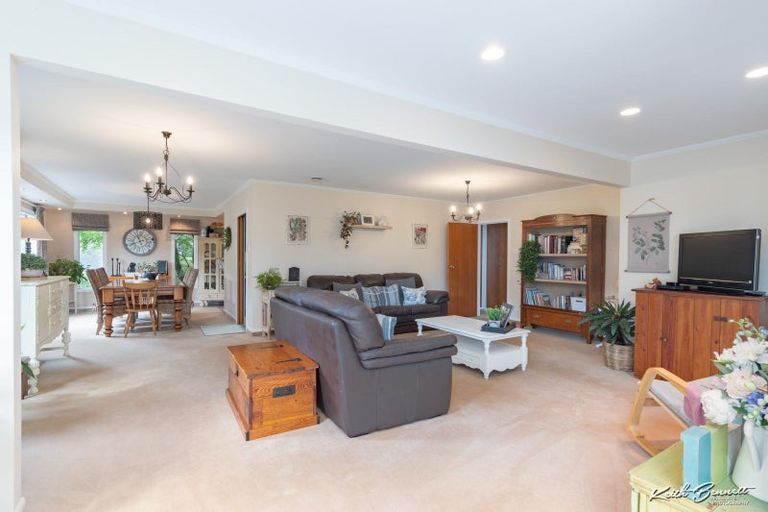 Photo of property in 13 Chichester Drive, Pinehaven, Upper Hutt, 5019