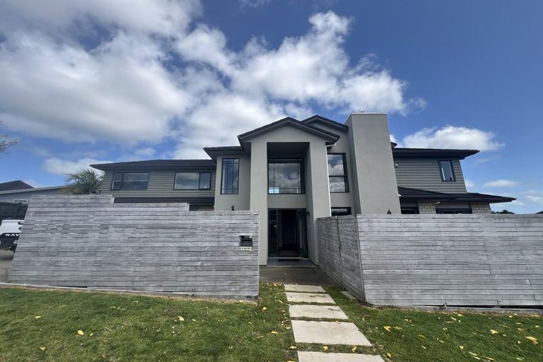 Photo of property in 29 Huntington Park Drive, Greenhithe, Auckland, 0632