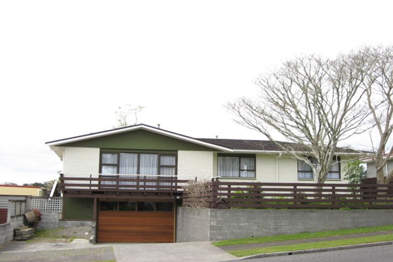 Photo of property in 104 Riversdale Drive, Merrilands, New Plymouth, 4312