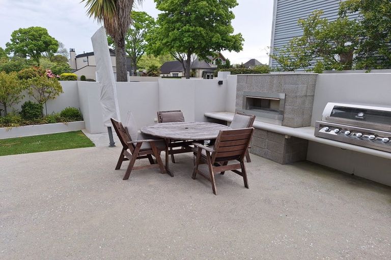 Photo of property in 1/52 Fendalton Road, Fendalton, Christchurch, 8014